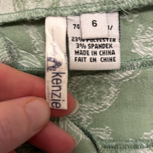 Kenzie Light Green Pleated Skirt Size 6 - Picture 6 of 7